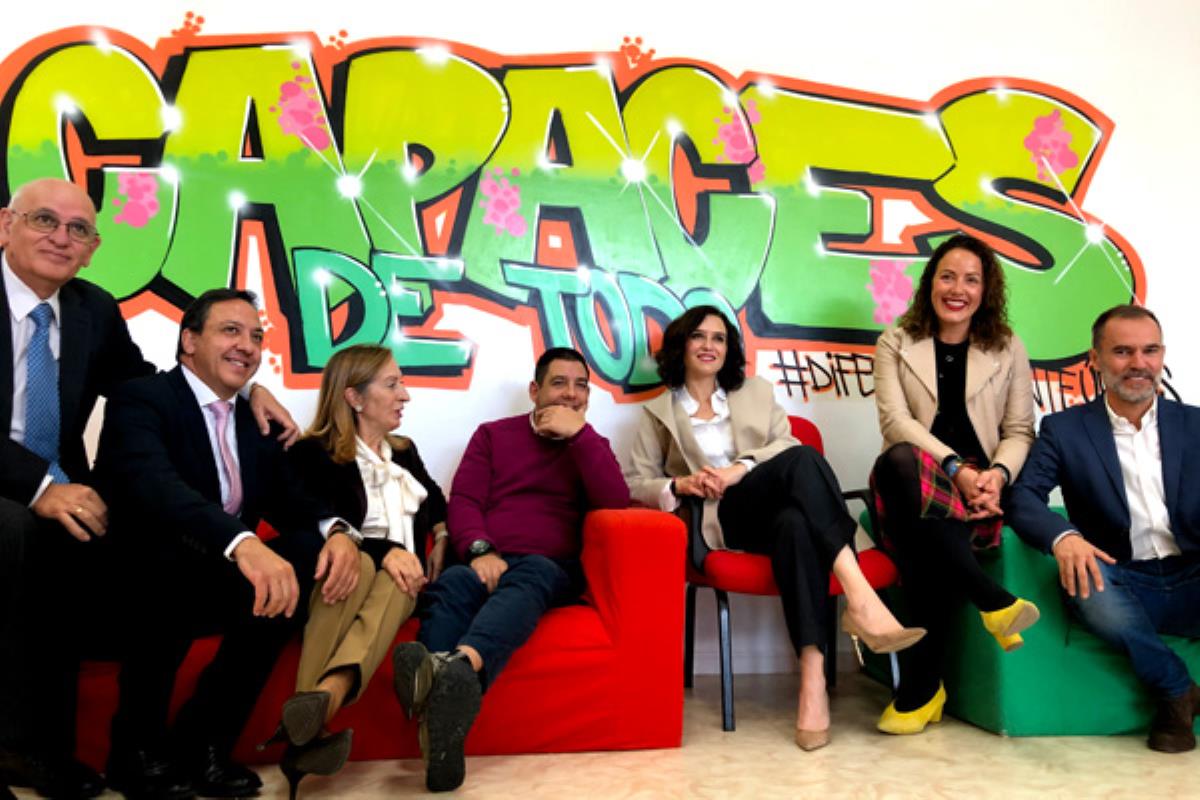 La presidenta de la Comunidad de Madrid, Isabel Díaz Ayuso, ha visita esta mañana las instalaciones de APADIS