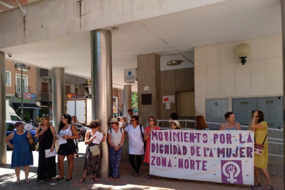 El colectivo DigniMujer aprovecha las fiestas para visibilizar la lucha contra esta lacra