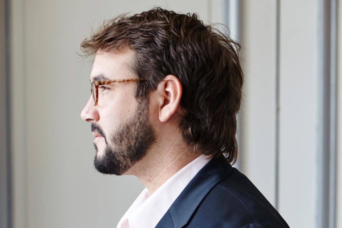 Su obra, 'La canción del crucificado', ganadora con 6.000 euros, ha sido descrita como renovadora y original 