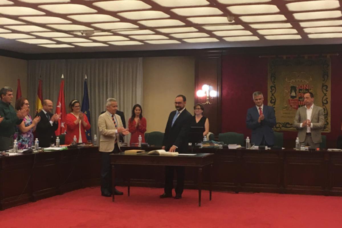 Toma posesión del escaño vacío tras la dimisión del que fuera diputado autonómico y portavoz y presidente del Grupo Municipal en la localidad, Daniel Ortiz