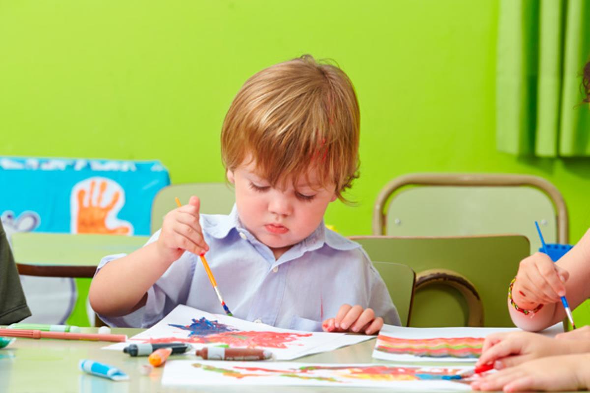 899 familias fuenlabreñas recibirán ayudas para escolarizar a niños con estas edades 