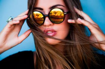 Presta atención a las características de las gafas de sol, un elemento imprescindible para la salud de tus ojos