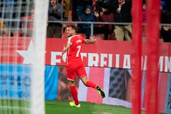 El uruguayo, con dos goles, fulminó a los nuestros en Montilivi