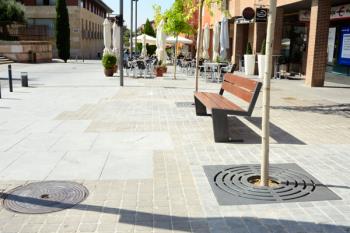 La céntrica plaza presenta su renovado aspecto tras los trabajos de mejora