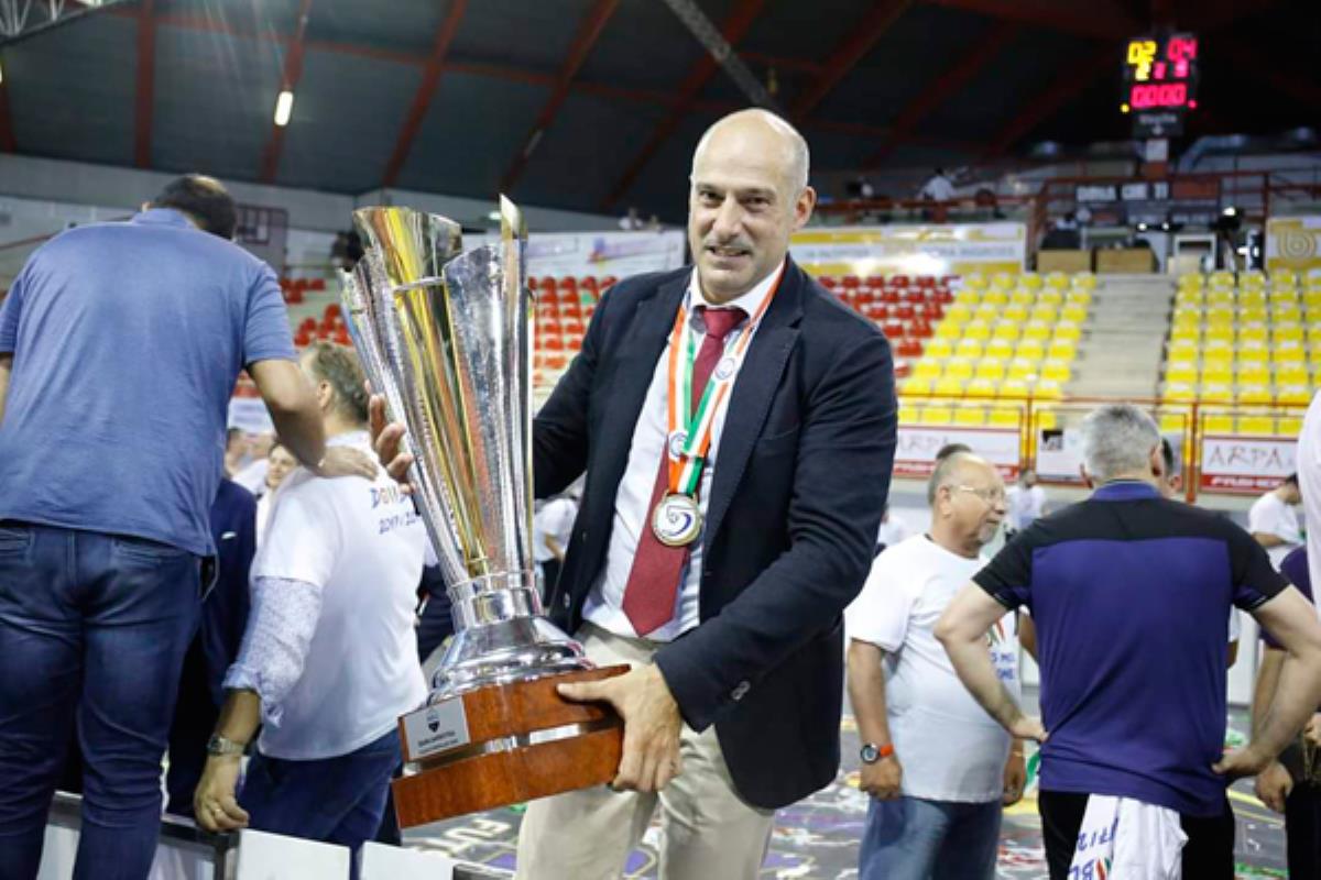 Llega con la misión de, al menos, igualar los logros de Jesús Velasco en el banquillo interista