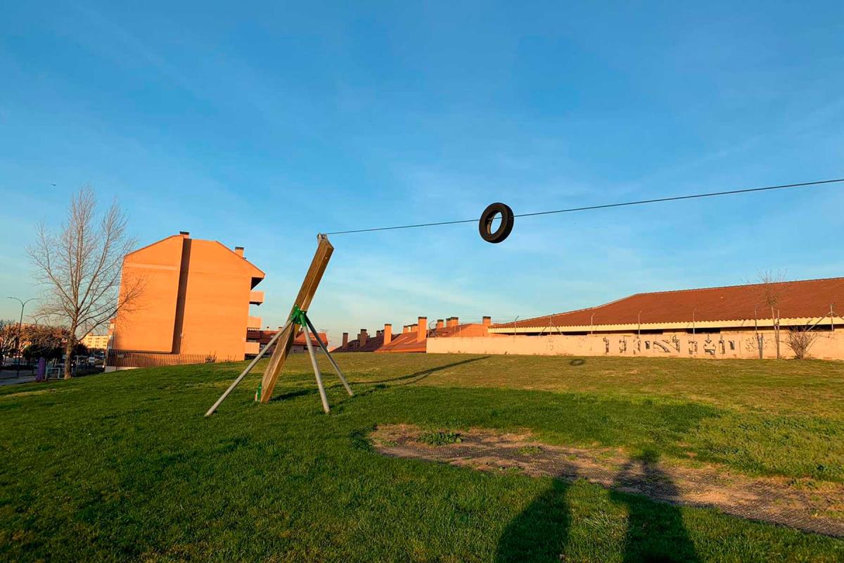 Los niños y niñas ya pueden disfrutar de la zona de ocio rehabilitad en el Bulevar y el Parque de las Olas