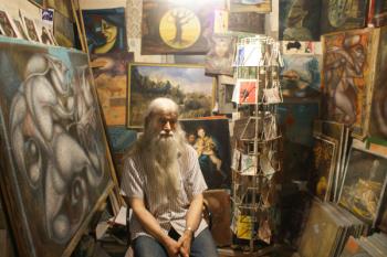 Visitamos el taller que posee el artista en la ciudad desde hace décadas