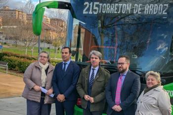 Lee toda la noticia 'Torrejón estrena la nueva línea de autobús 215
'