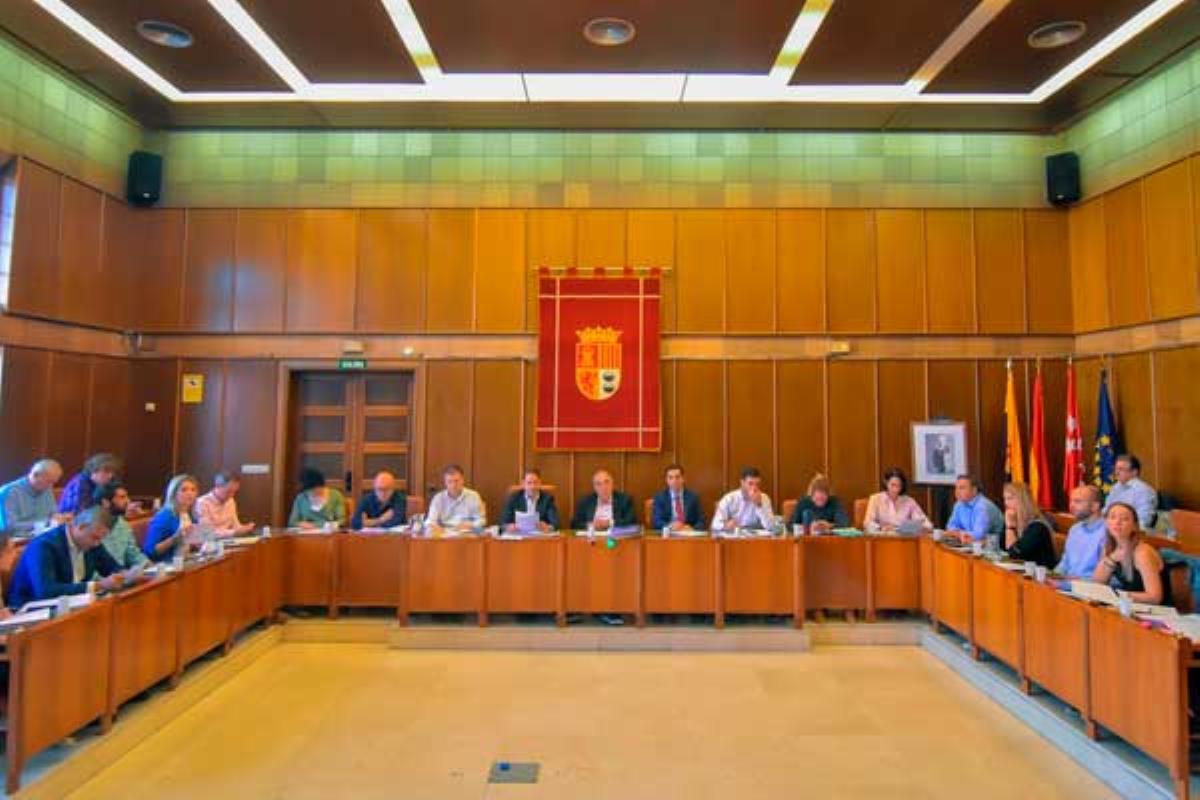 Todos los grupos políticos exigen a los fondos de inversión mantener el precio de los alquileres