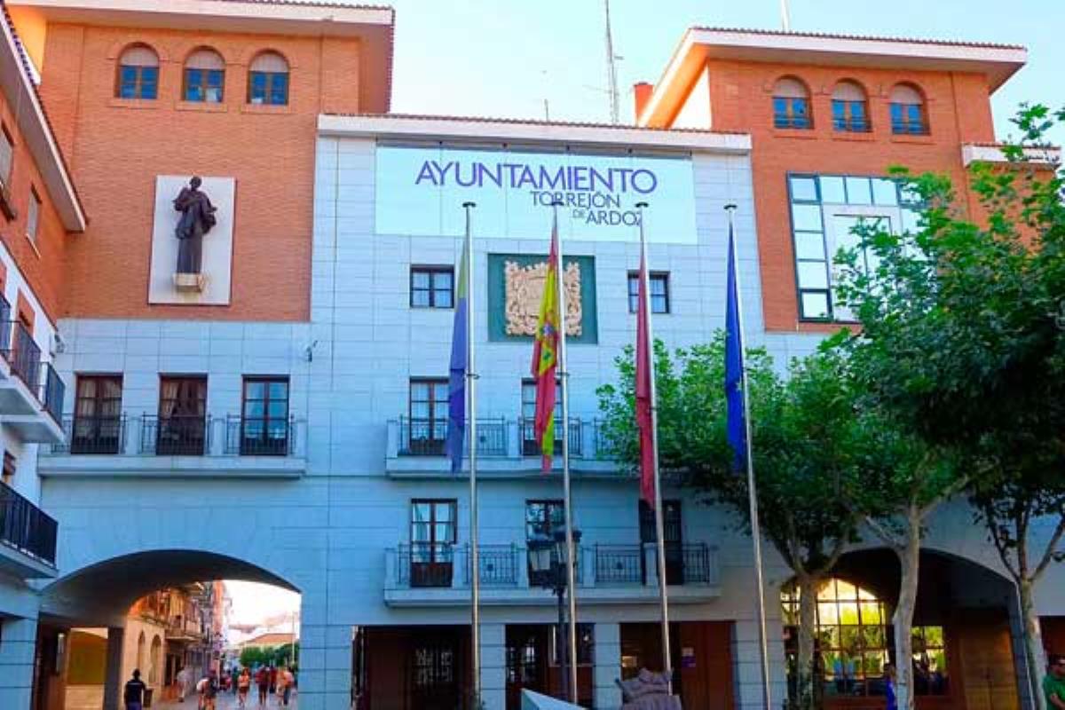 La fachada del ayuntamiento se iluminará de azul, el color que representa a quienes padecen dislexia