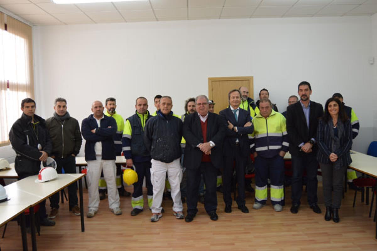 
Operarios del Parque Municipal de Servicios se han formado en el manejo de camiones-cesta