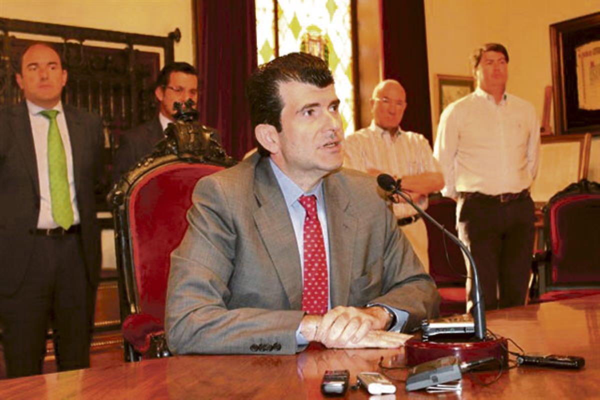 Una grabación demostraría que el ex alcalde Bartolomé González y el Jefe de Policía local quitaban multas de tráfico 