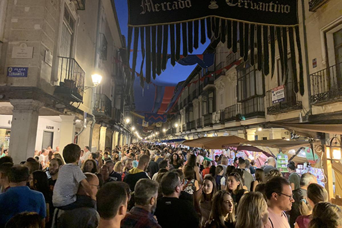 El fuerte viento que se levantó anoche en torno a las 21 horas sorprendió a visitantes y organización