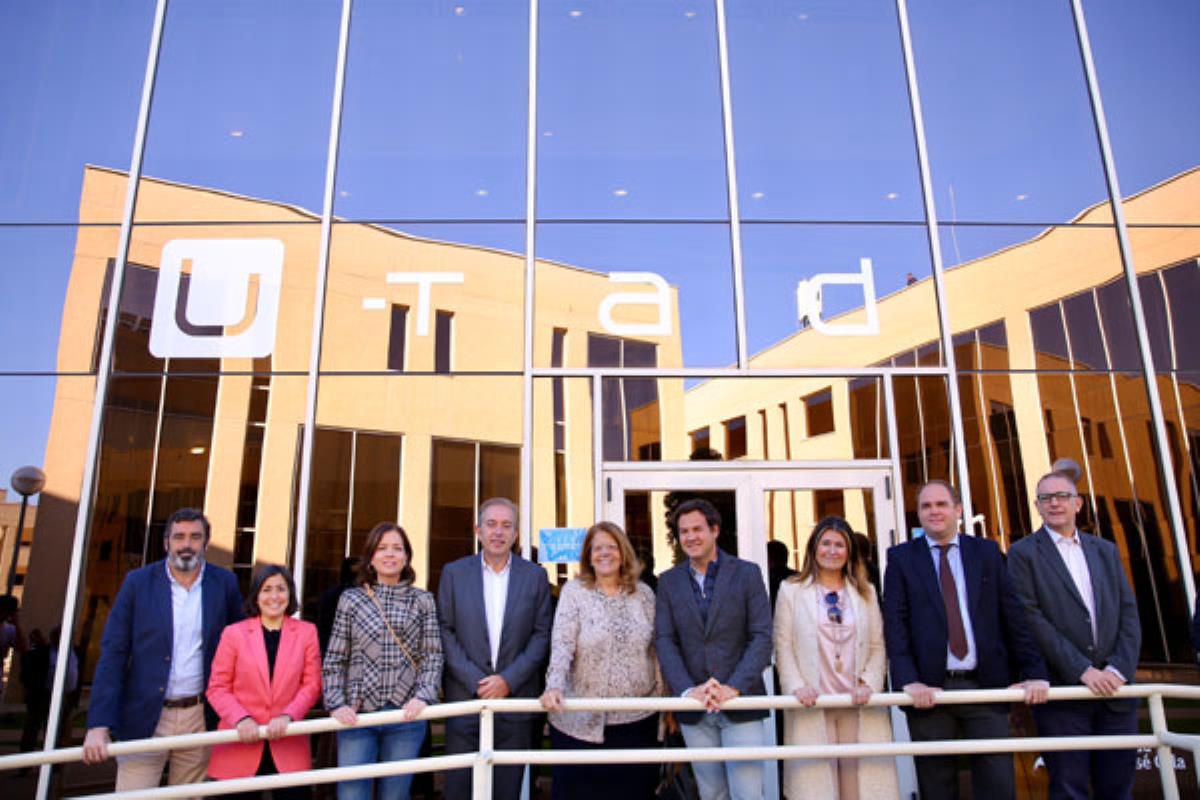 El centro ha recibido la visita de los populares al Congreso de los Diputados, Elvira Rodríguez y José de la Uz 
