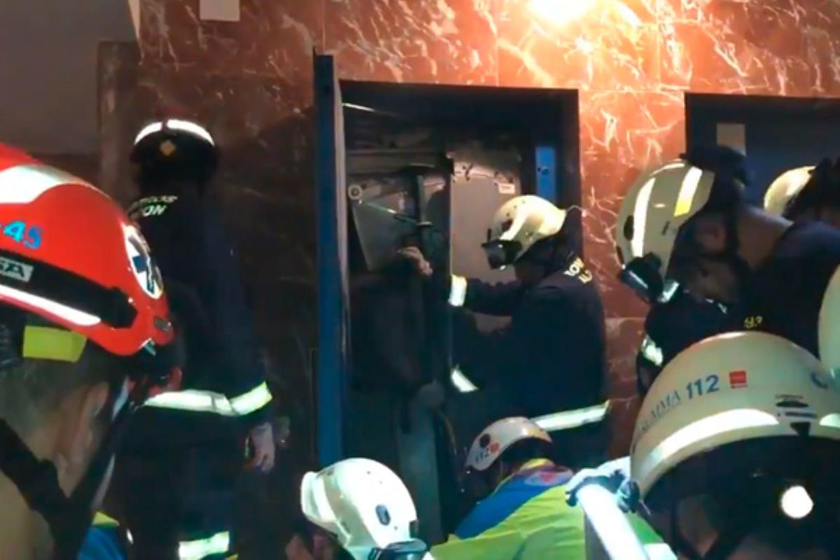 Fue rescatado por los bomberos y trasladado al Hospital Clínico en estado menos grave