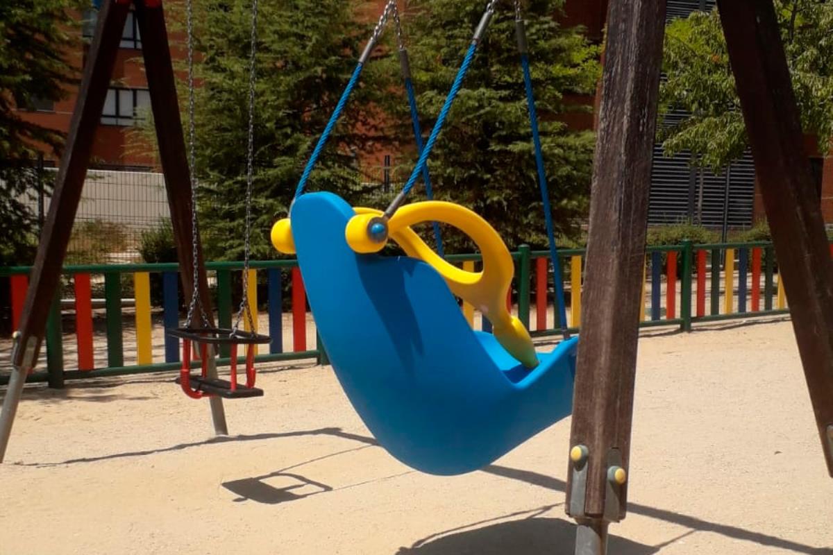 El Parque ubicado en la calle Isaac Albéniz alberga desde hace unos días este elemento de juego, destinado a niños con movilidad reducida

