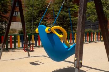 El Parque ubicado en la calle Isaac Albéniz alberga desde hace unos días este elemento de juego, destinado a niños con movilidad reducida

