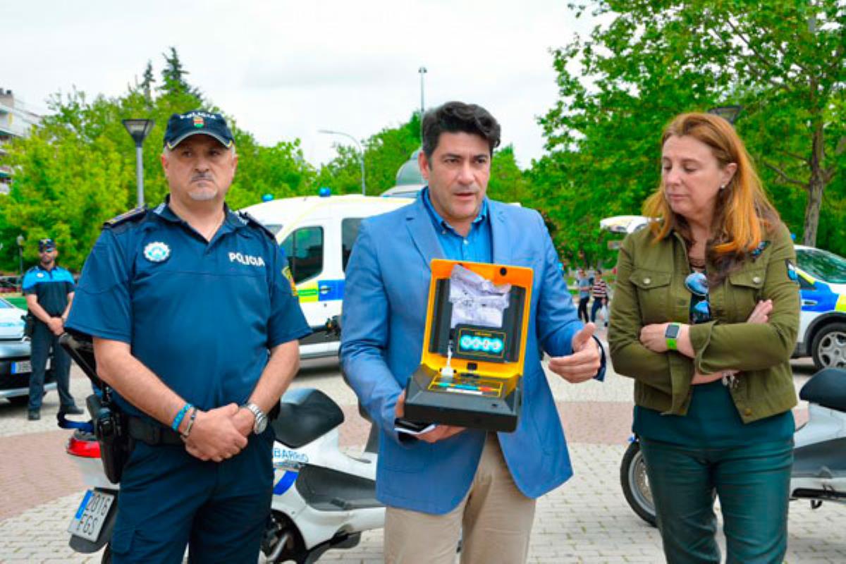 Se han instalado nuevos desfibriladores en vehículos de emergencias de la localidad como parte del plan de cardioprotección