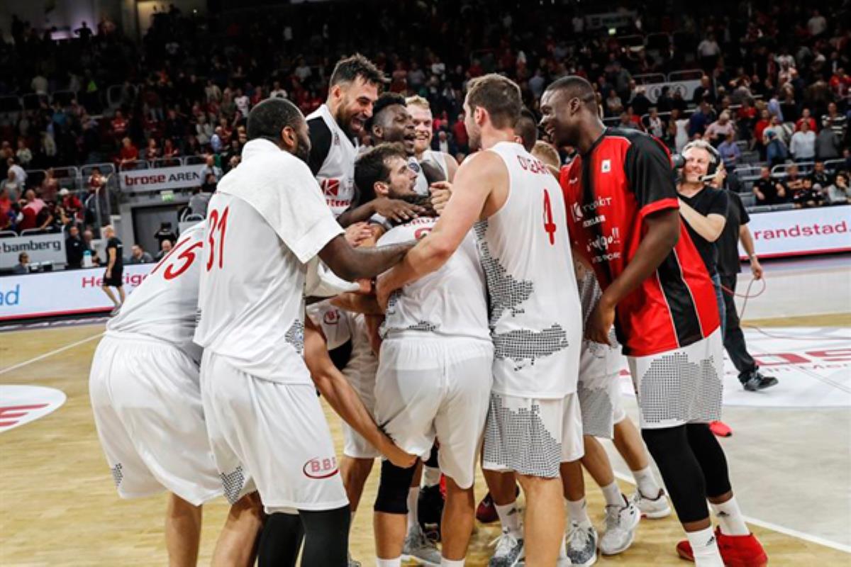 Un triple de Pako Cruz en la última jugada da su primera victoria europea a los nuestros