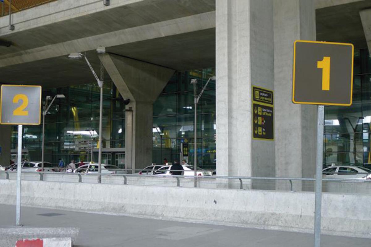 Aena licita la construcción de esta zona de autobuses que quedará anexa al aparcamiento P4