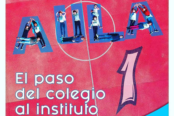 Durante su visita a Aula I, Javier Ayala ha anunciado una subida en las becas municipales