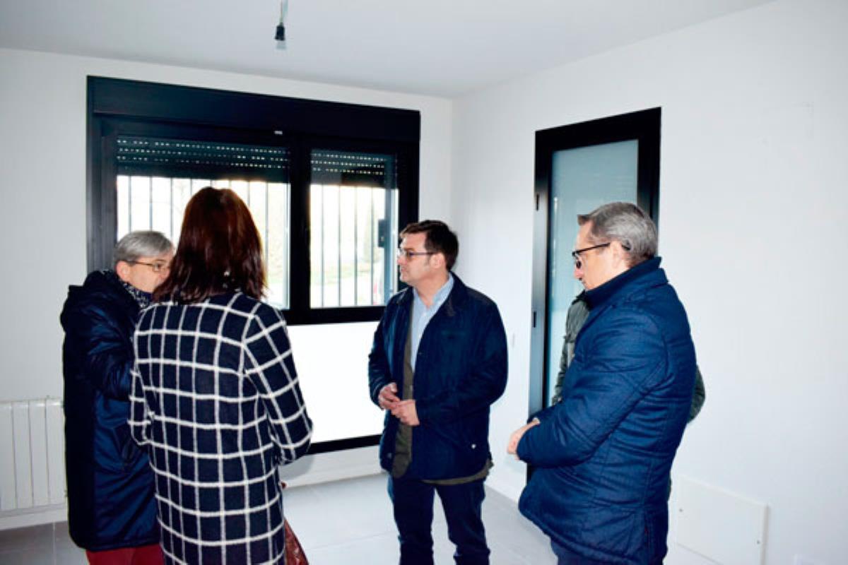 El Ayuntamiento de Madrid entrega la primera promoción de la legislatura
