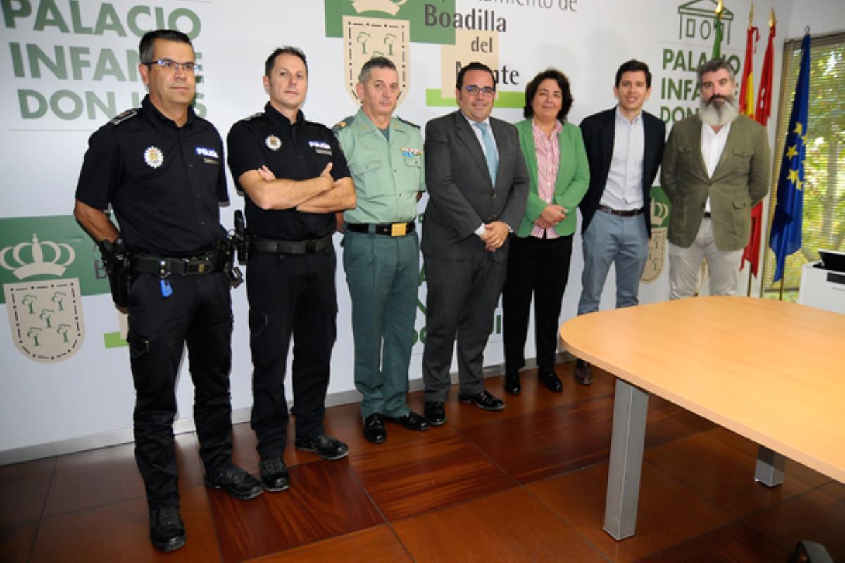 El alcalde, Javier Úbeda, ha felicitado a los mandos de Policía Local y Guardia Civil