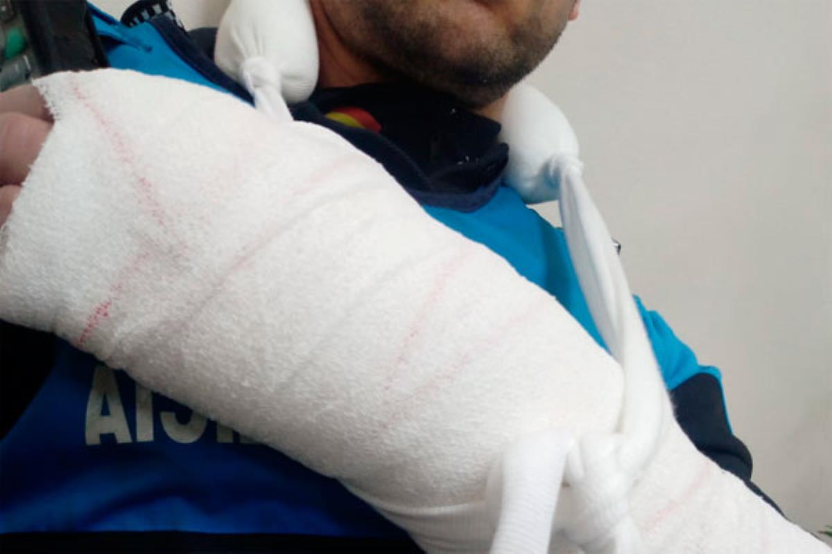 El agresor fue arrestado por atentado a agentes de la autoridad, además de por manipular surtidores sin vehículo