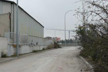 Queda pendiente la limpieza de basura acumulada en las dos parcelas de propiedad privada colindantes a la vía pública