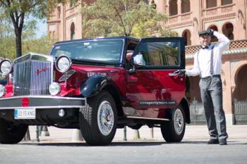 La compañía dirigida por Fernando Pastor nos permite redescubrir los principales iconos de Madrid con un exclusivo coche estilo años 30