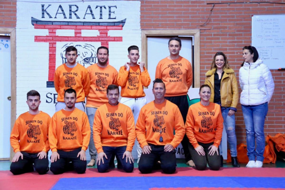 El concejal de Deportes, Agustín Domínguez, visitó a los chicos y chicas tras sus últimos logros