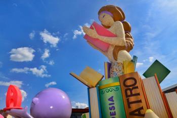 Una musa de papel representa a todas las autoras, lectoras, editoras y en definitiva, mujeres del mundo de la literatura castellana