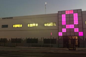 Soyde. ya ha iluminado su fachada, que permanecerá encendida hasta el próximo 22 de octubre, en apoyo al Día Mundial Contra el Cáncer de Mama