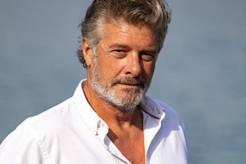 Hablamos con una de las grandes voces de nuestro país, Francisco, antes de su cita en el Teatro Nuevo Apolo de Madrid, este 17 de diciembre