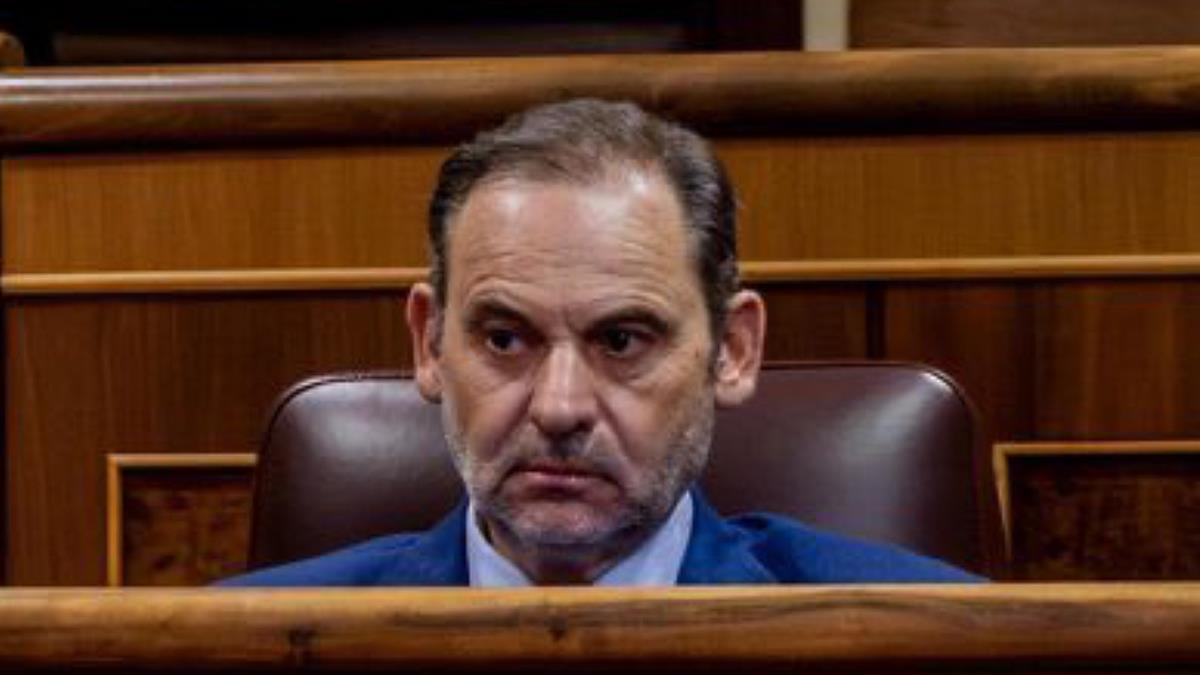 El Supremo mantiene la libertad del ex socialista tras negarse a declarar