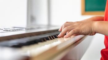 La oferta musical del centro cuenta con cursos de lenguaje musical, clases individuales de instrumentos clásicos y modernos