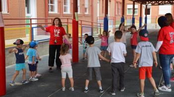 El Ayuntamiento oferta 3.000 plazas para que los niños y las niñas aprovechen su tiempo de ocio en verano mientras sus padres trabajan