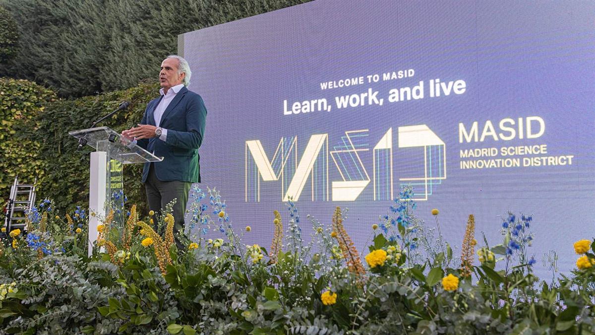 El complejo tiene más de 60.000 metros cuadrados y cuenta con quince edificios