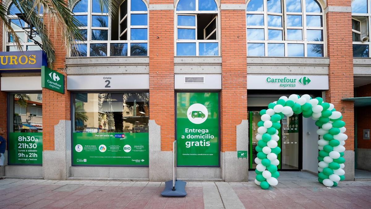 El alcalde de la ciudad acude a su inauguración