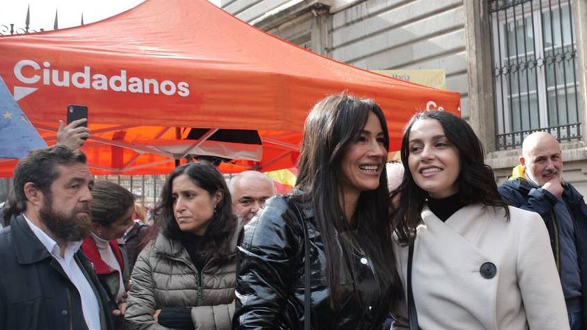 La vicealcaldesa ha declarado ante los medios que acudirá como "liberal" en las próximas elecciones