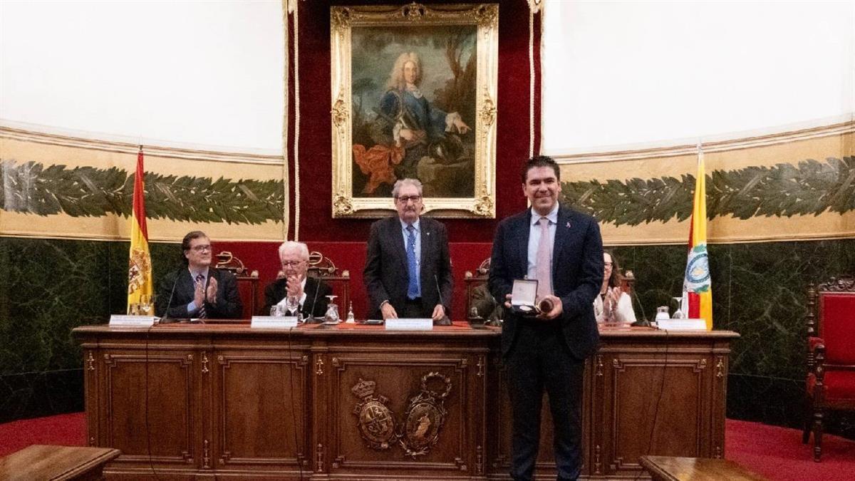 Se convierte en miembro del Foro ‘Teófilo Hernando’ de Jóvenes Investigadores de la Real Academia Nacional de Medicina de España