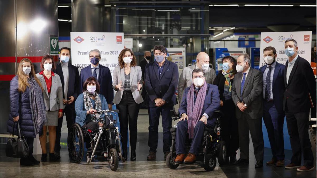 Díaz Ayuso recibe el Premio cermi.es 2021 por la mejora de accesibilidad de Metro de Madrid