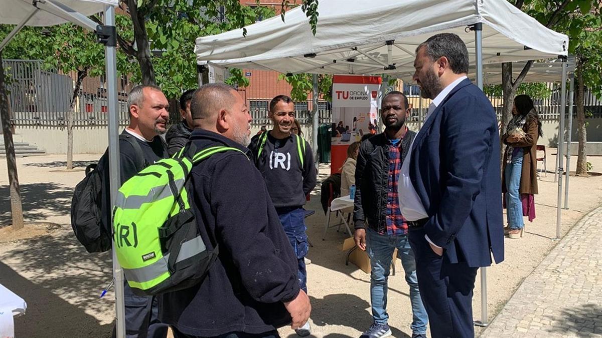 El concejal del distrito, Carlos Segura, ha participado en esta cita promovida por la mesa de empleo del distrito
