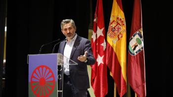 El delegado de Familias, Igualdad y Bienestar Social ha participado en el acto por el Día Internacional del Pueblo Gitano en el Centro Dotacional Integrado de Arganzuela