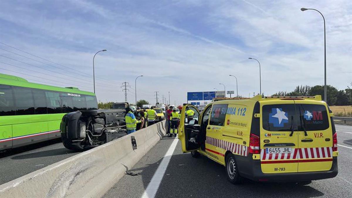 Dos turismos han colisionado en la carretera
