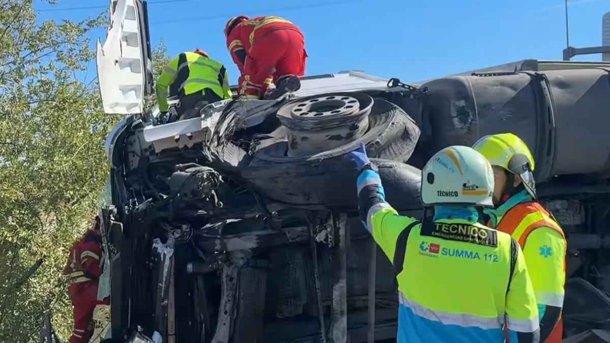 El conductor fue trasladado a un centro hospitalario con lesiones de carácter moderado