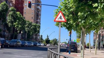 Una chica de 29 años ha chocado su patinete contra un coche y en las redes se convierte en un “grave atropello”