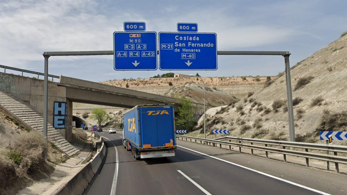 Dos coches han colisionado en la bifurcación hacia el polígono de Sanfer y la M-45