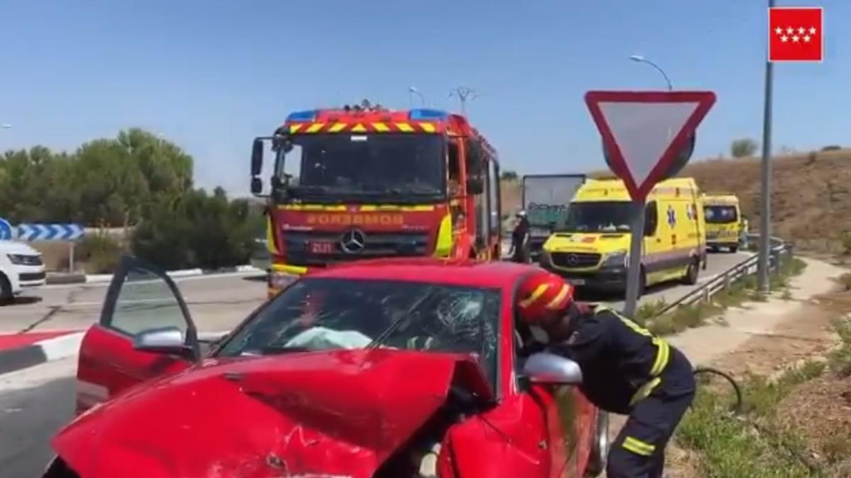 Uno de los menores, de cuatro años, ha sido trasladado en helicóptero al Doce de Octubre