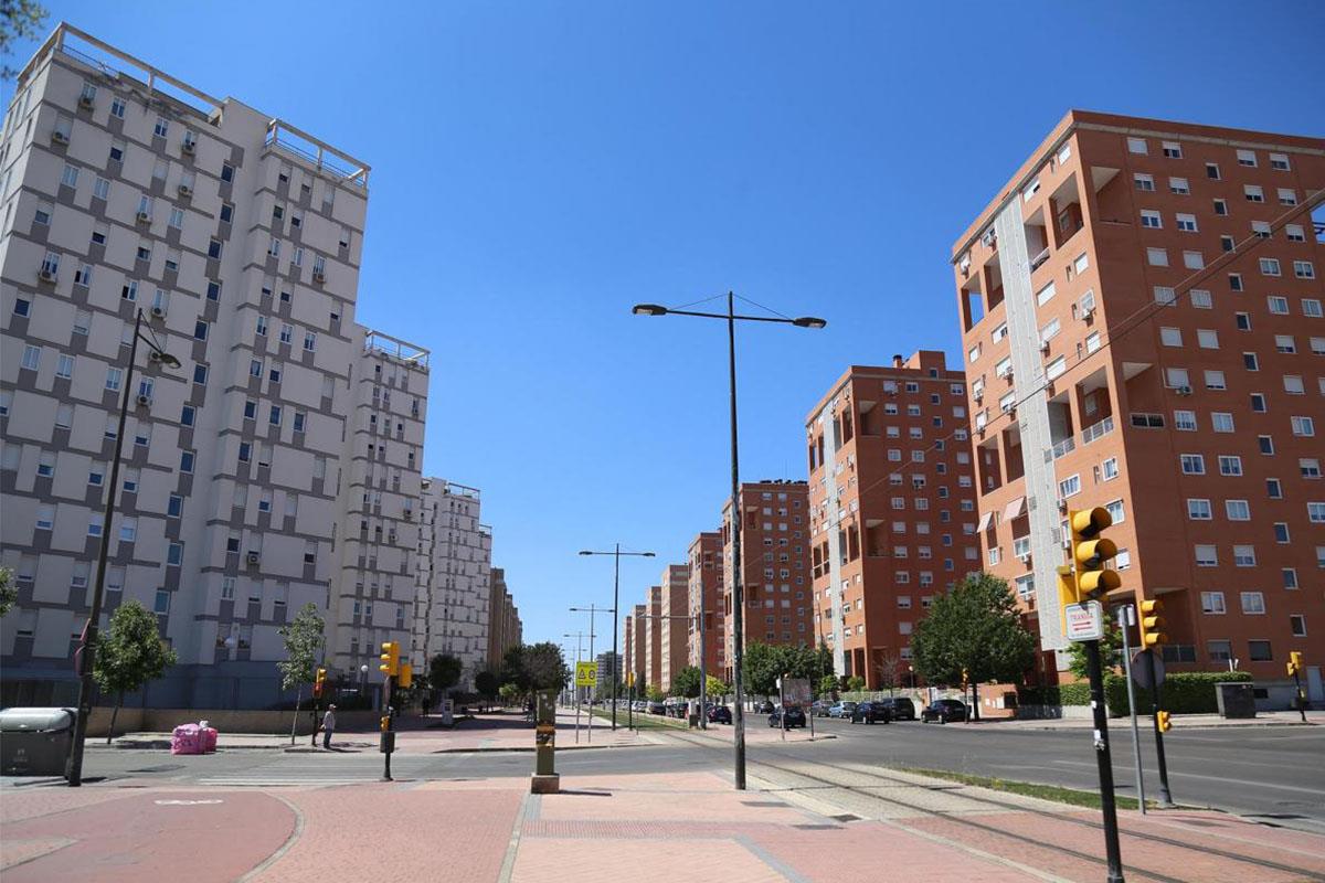 Sindicatos, asociaciones vecinales y oposición responden a las medidas adoptadas por el Gobierno regional